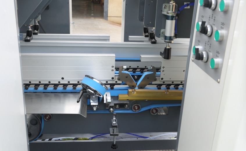 Automatic 1450 Straight Line Lock Bottom Folding Gluing Machine
